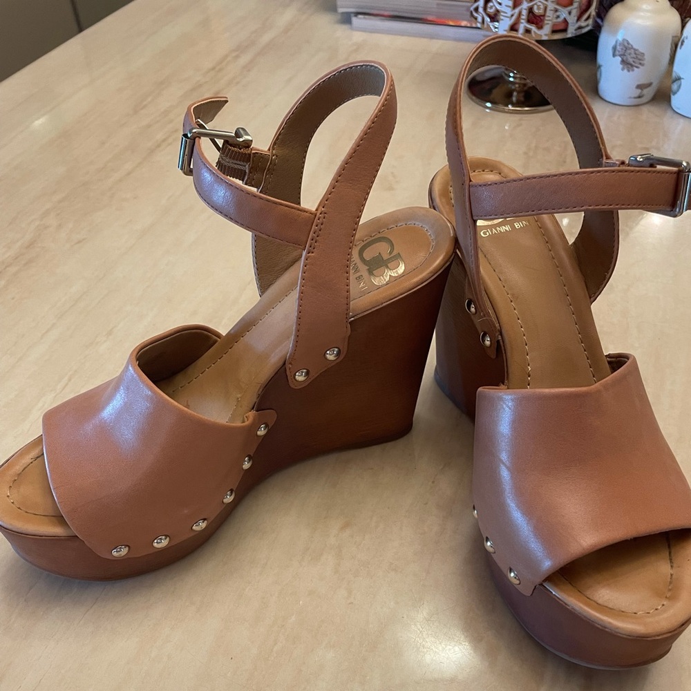 Gianni Bini brown wedges size 7m